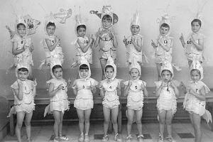 ECOLE MAGNAN UN JOUR DE FETE 1952 LES CREVETTES N01
